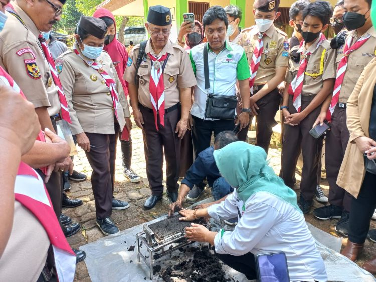Kementan Sosialisasi Teknologi Soilblock ke HKTI dan Gerakan Pramuka Melalui Bimtek