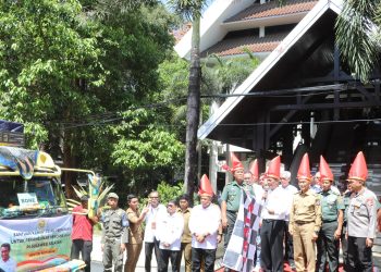 Mentan Serahkan Bantuan Pertanian Senilai Rp 410 Miliar untuk Bencana di Sulsel