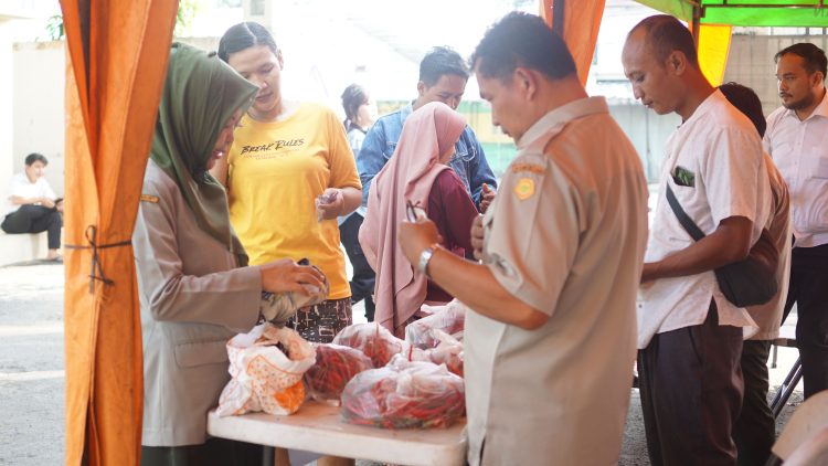 Kementan Jual Cabai 15.000 Rupiah di Aksi Cabai Murah