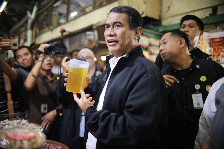 Sidak di Pasar Gede Solo, Mentan Amran Temukan Minyakita Masih Belum Sesuai Takaran