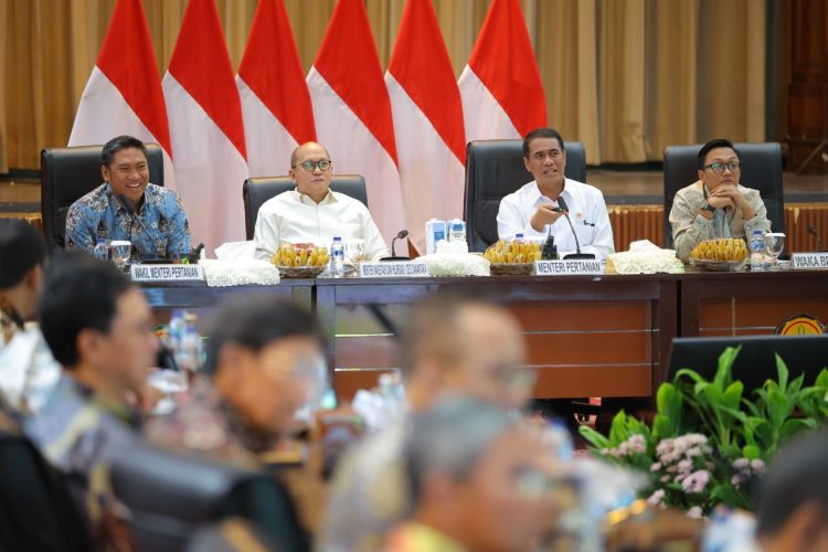 Survey Indikator Politik Indonesia : Kinerja Kinerja Mentan Amran Tertinggi 84,9%.