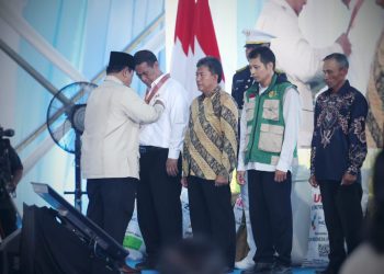Presiden Prabowo Anugerahkan Bintang Jasa Utama kepada Mentan Amran atas Dedikasi Wujudkan Swasembada Pangan