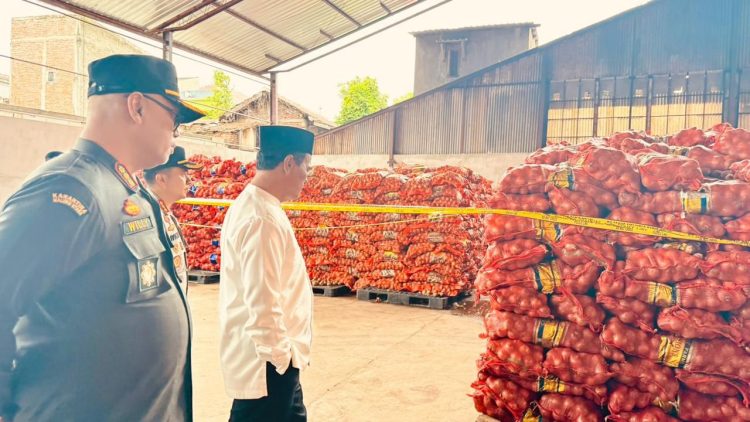 Mentan Amran Sidak 133,5 ton Bawang Bombay Selundupan Berpenyakit : “Tidak Ada Ampun, Usut Sampai Akar”