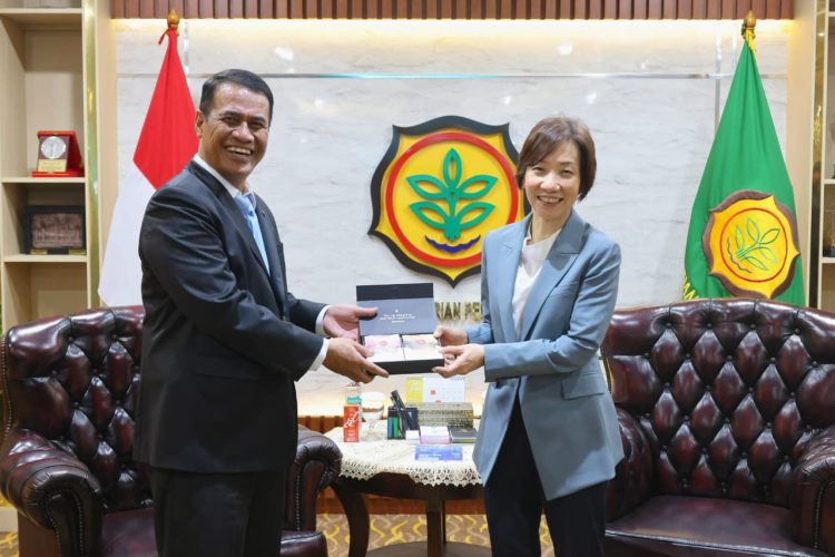 Stok Nasional Tembus 5,1 Juta Ton, Mentan Amran Tawarkan Ekspor 10 Ribu Ton Beras ke Singapura,