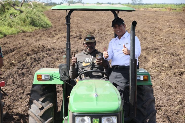 Pimpin 137 Ribu Hektare Cetak Sawah dan Oplah di Tanah Papua, Mentan Amran: Itu Semua Milik Rakyat