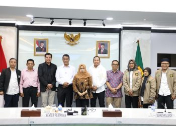 Mentan Amran Tantang UNESA Kembangkan Benih Kedelai Unggul, Dukung Swasembada