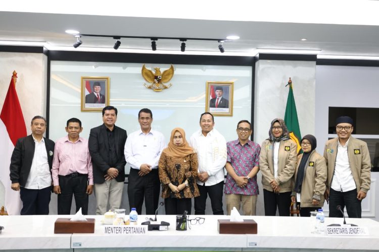 Mentan Amran Tantang UNESA Kembangkan Benih Kedelai Unggul, Dukung Swasembada