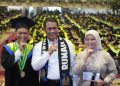 Mentan Amran Beri Wisudawan Combine Harvester, Siapkan jadi Pengusaha Muda
