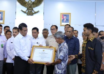 Temui Keluarga Korban Penembakan Papua, Mentan Amran: Mereka Pahlawan Pangan