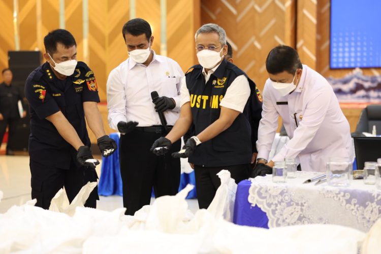 Menkeu Tegaskan Beras Ilegal Nodai Swasembada, Mentan Amran: 115 Juta Petani Dirugikan