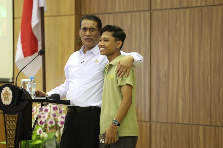 Mentan Amran Tantang Mahasiswa UGM Hasilkan Inovasi Pertanian